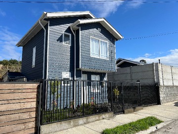 Casa en venta en Casa de 2 pisos con patio en venta (75964), Puerto Varas - 3 dormitorios, 2 baños