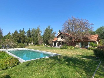 Casa en venta en Oportunidad // Condominio (132157), Colina - 6 dormitorios, 4 baños