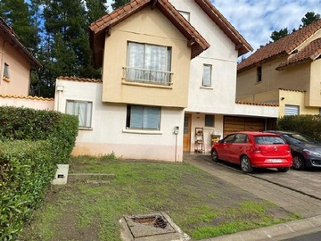 Casa en arriendo mensual en Avenida Borde Laguna con Avenida Lomas de la Luz., Valparaíso - 5 dormitorios, 3 baños