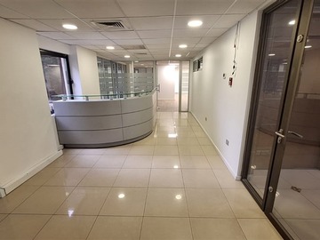 Oficina en arriendo mensual en Metro Los Leones / Av. Andrés Bello /Av. Providencia, Providencia - 11 dormitorios, 5 baños