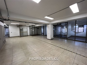 Oficina en arriendo mensual en Huérfanos / Teatinos, Santiago - 6 dormitorios, 6 baños