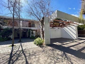 Casa en venta en María Monvel / Carlos Silva Vildósola, La Reina - 4 dormitorios, 4 baños