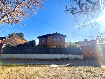 Casa en venta en Brown sur 2787, Macul - 5 dormitorios, 2 baños