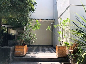 Casa en venta en Las Dalias/Pocuro, Providencia - 5 dormitorios, 3 baños