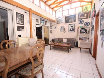 Casa en venta en Veintiuno de Mayo, La Cisterna - 4 dormitorios, 3 baños