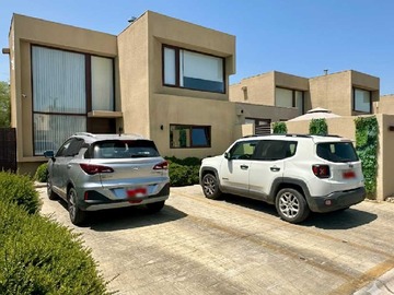 Casa en venta en Casa Condominio Peumayen Chicureo (131567), Colina - 3 dormitorios, 3 baños