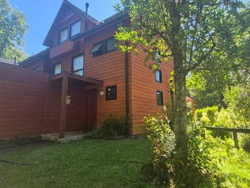 Casa en arriendo mensual en Arriendo Casa Grande en Condominio por días (166479), Pucón - 4 dormitorios, 4 baños