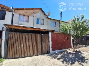 Casa en venta en La mejor inversion en peñaflor para familia que desea grandes espacios, Peñaflor - 4 dormitorios, 2 baños