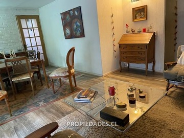 Casa en venta en Santa Carolina / Los Olmos, Macul - 3 dormitorios, 2 baños