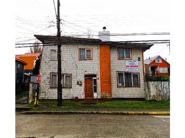 Casa en venta en Almirante Latorre 410, Ancud - 5 dormitorios, 1 baño