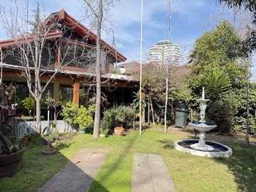 Casa en venta en Estadio manquehue, Vitacura - 6 dormitorios, 5 baños