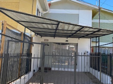 Casa en venta en Los Algarrobos, Villa Alemana - 4 dormitorios, 1 baño