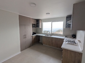 Casa en arriendo mensual en Cómoda Vivienda con Excelente Conectividad (178725), Lo Barnechea - 4 dormitorios, 4 baños