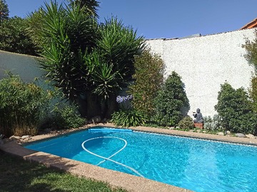Casa en venta en Casa con encanto en barrio protegido (173637), Las Condes - 5 dormitorios, 3 baños