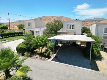 Casa en venta en Calle Las Cumbres, Til til - 3 dormitorios, 2 baños