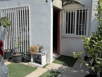 Casa en venta en Ovalle con las Azucenas, Quilpué - 3 dormitorios, 3 baños