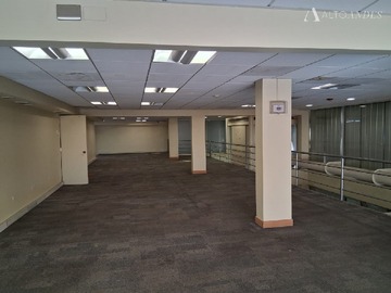 Local Comercial en arriendo mensual en Plaza vergara / arlegui, Viña del Mar - 2 baños