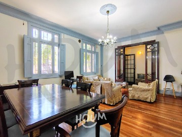 Casa en venta en Claudio Gay, Santiago - 5 dormitorios, 2 baños