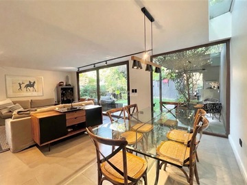 Casa en venta en Camino Turístico, Lo Barnechea - 5 dormitorios, 3 baños