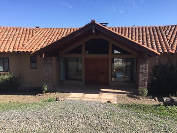 Casa en arriendo mensual en Casa en Hacienda de Chacabuco a 20 Minutos de Chicureo - 4 dormitorios, 5 baños