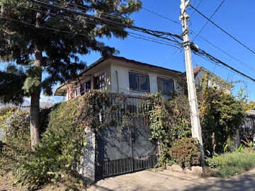Casa en venta en Villa los jardínes, Ñuñoa - 4 dormitorios, 3 baños