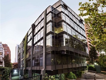 Oficina en arriendo mensual en Edificio San Crescente Metro el Golf, Las Condes