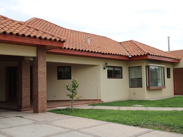 Casa en venta en Pasaje El Peumo, Nogales, Machalí - 5 dormitorios, 4 baños