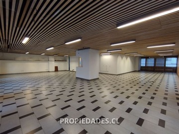 Oficina en arriendo mensual en Huérfanos / Teatinos, Santiago - 4 dormitorios, 6 baños