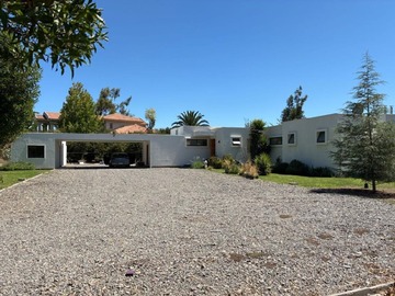 Casa en arriendo mensual en Casa mediterranea remodelada con piscina en arriendo, Colina - 3 dormitorios, 3 baños