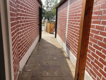 Casa en venta en Propiedad con Locales Comerciales Avda los Halcones Larapinta - 4 dormitorios, 5 baños