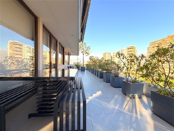 Departamento en venta en Hermoso penthouse con con terrazas 180° y vistas completamente despejadas, Vitacura - 2 dormitorios, 2 baños