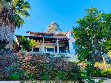 Casa en venta en Se Vende Hermosa Casa con Amplio Patio Miraflores Bajo - 3 dormitorios, 3 baños
