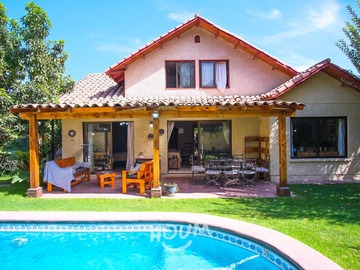 Casa en venta en Alvaro Casanova, Peñalolén - 4 dormitorios, 4 baños