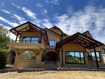 Casa en venta en Cercano a Club de Campo Español, Quilpué - 6 dormitorios, 5 baños