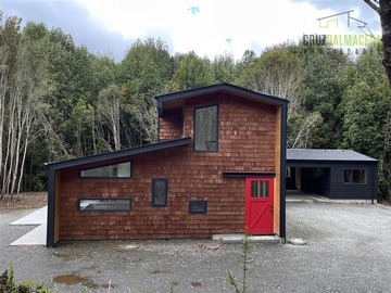 Casa en venta en Cumbre de Los Volcanes, Puerto Varas - 3 dormitorios, 3 baños