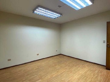 Oficina en arriendo mensual en Se arrienda oficina en edificio kunz (69475), Temuco - 1 baño
