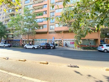 Local Comercial en venta en Gran vitrina calle | 69 mt2 | Santa Isabel | Alas Propiedades, Santiago - 1 baño