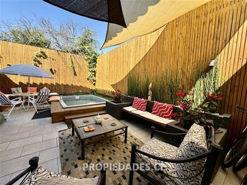 Casa en venta en Tomás Moro / Los Pintores, Las Condes - 4 dormitorios, 3 baños