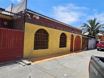 Casa en arriendo mensual en Pasaje dos 2318, Prado Oriente, Iquique - 6 dormitorios, 5 baños