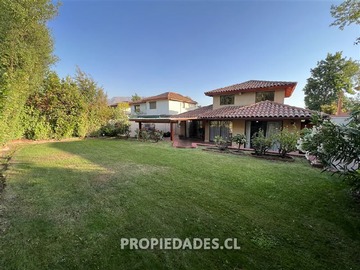Casa en arriendo mensual en Camino el Huinganal / Pie Andino, Lo Barnechea - 4 dormitorios, 3 baños