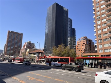 Oficina en arriendo mensual en Apoquindo / Escuela militar, Las Condes - 2 baños