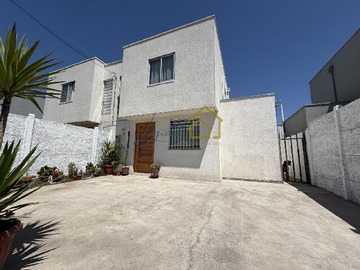 Casa en arriendo mensual en Monte Águila 2000, Terrazas de Lourdes, Rancagua - 3 dormitorios, 3 baños