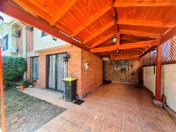 Casa en venta en Santa Julia con Jardín Alto, La Florida - 5 dormitorios, 4 baños