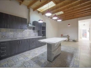 Casa en venta en Lira - Sierra Bella, Santiago - 4 dormitorios, 2 baños