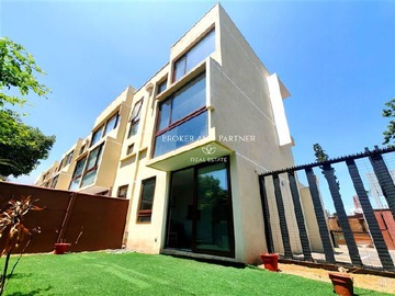 Casa en venta en TownHouse en condominio a estrenar listo para habitar., La Reina - 3 dormitorios, 3 baños