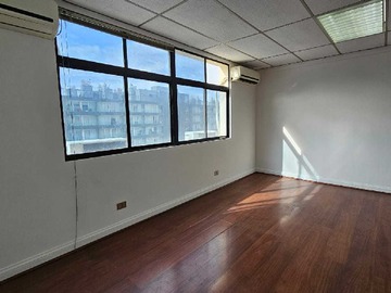 Oficina en arriendo mensual en A pasos del Metro! Planta Libre!! (178280), Santiago - 1 baño