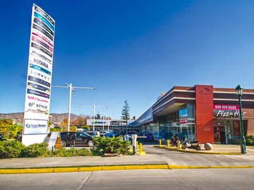 Local Comercial en arriendo mensual en Strip Center Small Service, Lo Barnechea