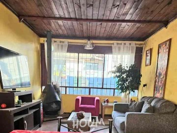 Casa en venta en Pasaje Seis, Viña del Mar - 4 dormitorios, 1 baño