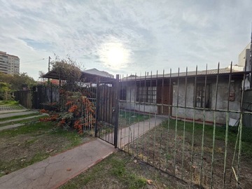 Casa en venta en Nueva Bilbao 8932, Las Condes - 4 dormitorios, 1 baño