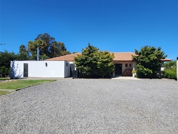 Casa en venta en Condominio Altos de Zapallar, Curicó - 4 dormitorios, 5 baños